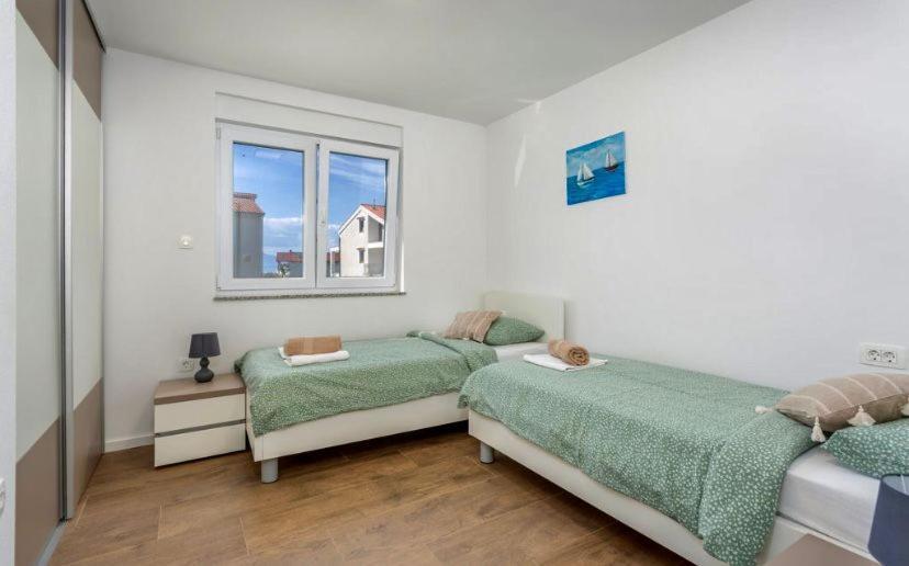 Apartmani Grgic On The Adress Branka Fucica 96 Malinska Exterior foto