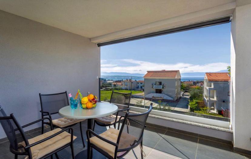 Apartmani Grgic On The Adress Branka Fucica 96 Malinska Exterior foto